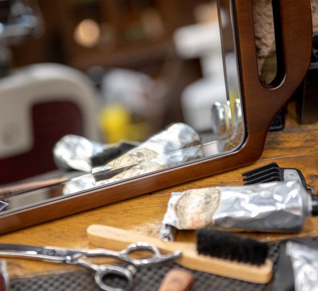 Obojručné drevené zrkadlo pre Barbery 1